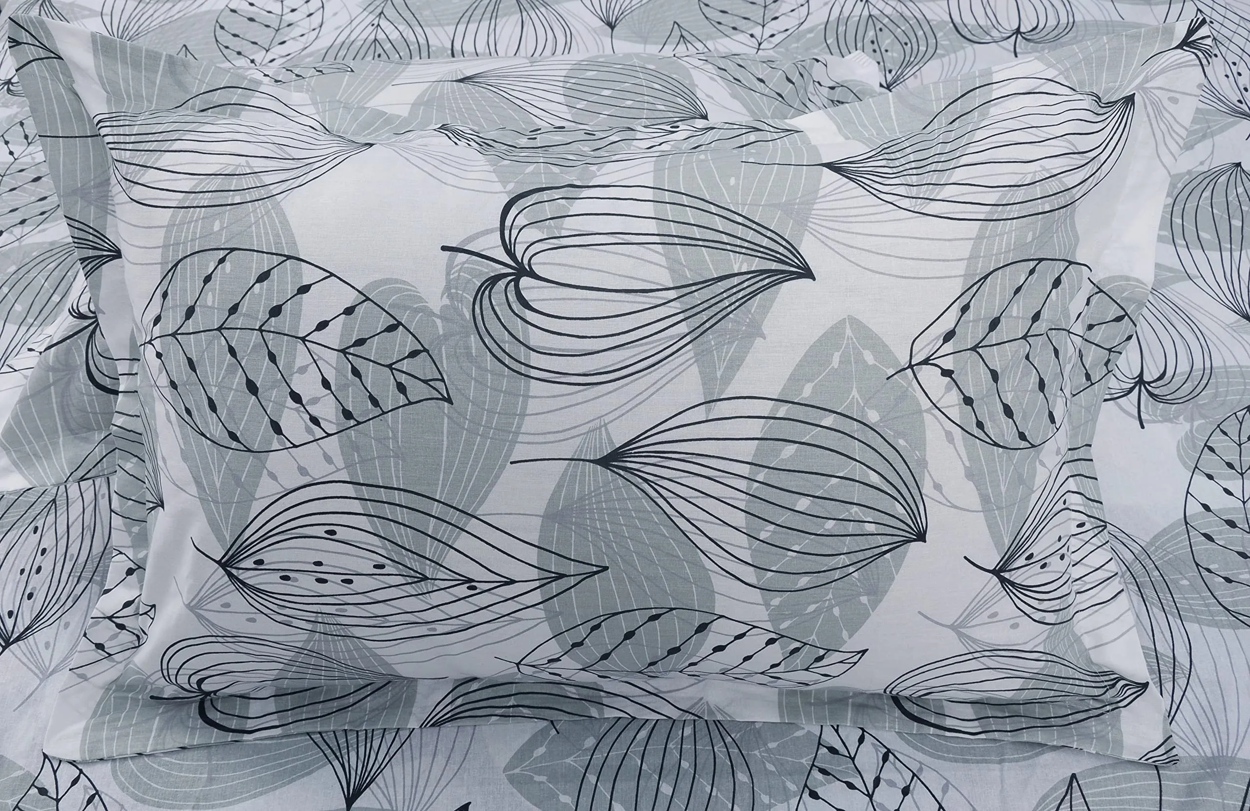 Huesland by Ahmedabad Cotton 144 TC Cotton Bedsheet for Double Bed with 2 Pillow Covers - Grey, Black & White
