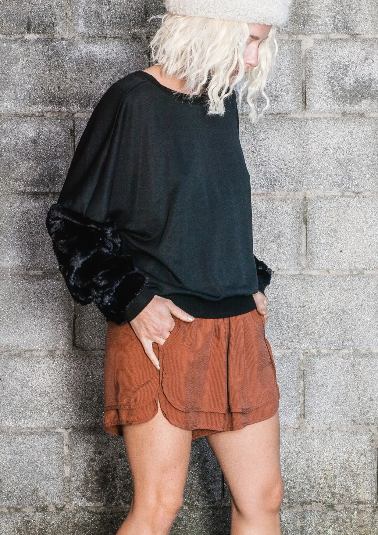 LIMITED EDITION - SWEATER FAUX FUR SLEEVES - black