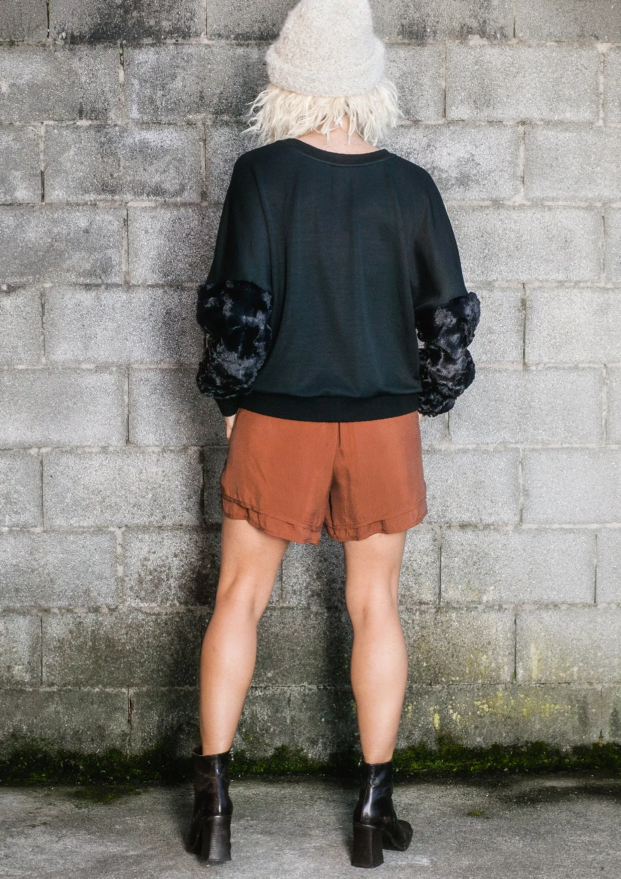 LIMITED EDITION - SWEATER FAUX FUR SLEEVES - black