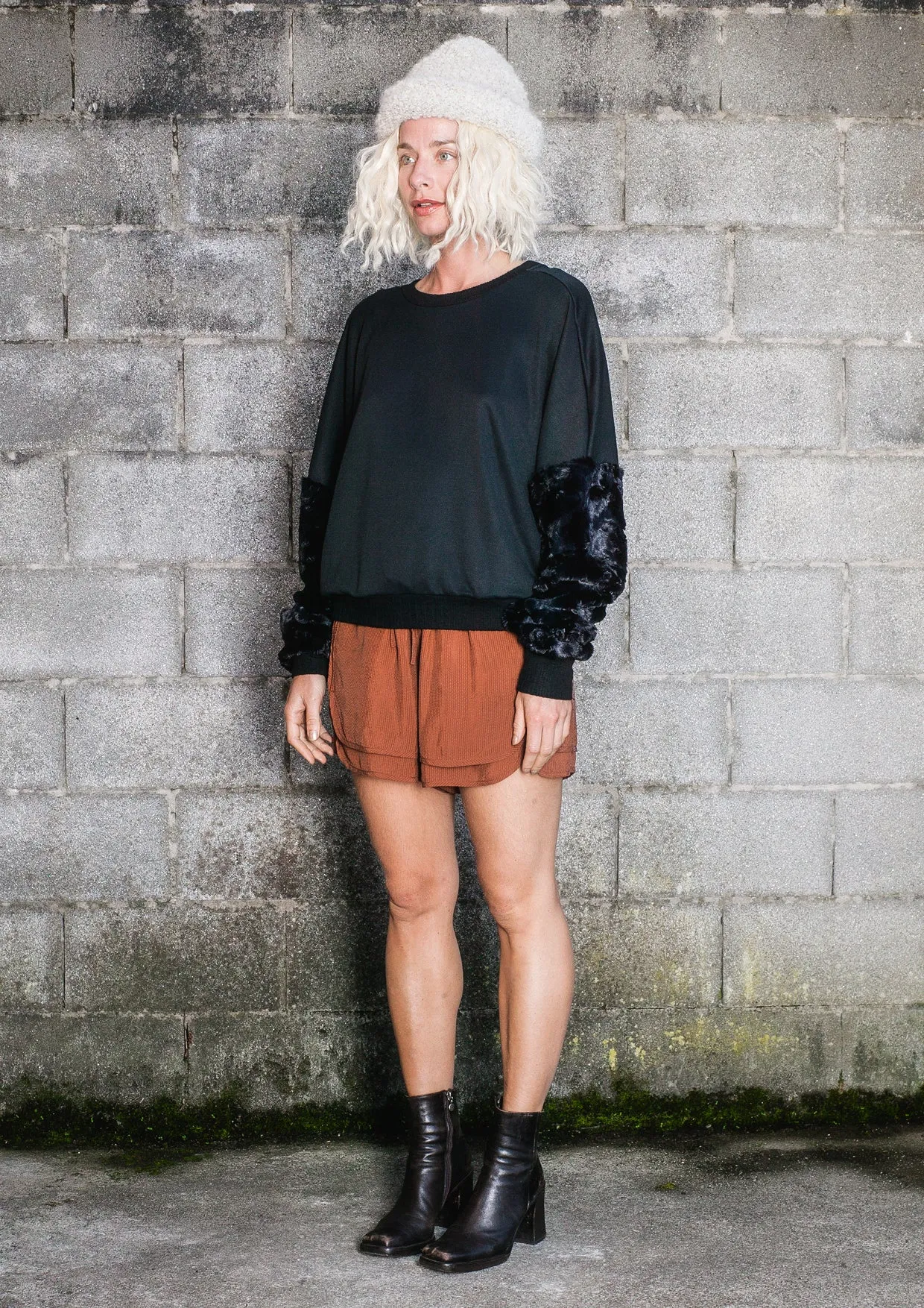 LIMITED EDITION - SWEATER FAUX FUR SLEEVES - black