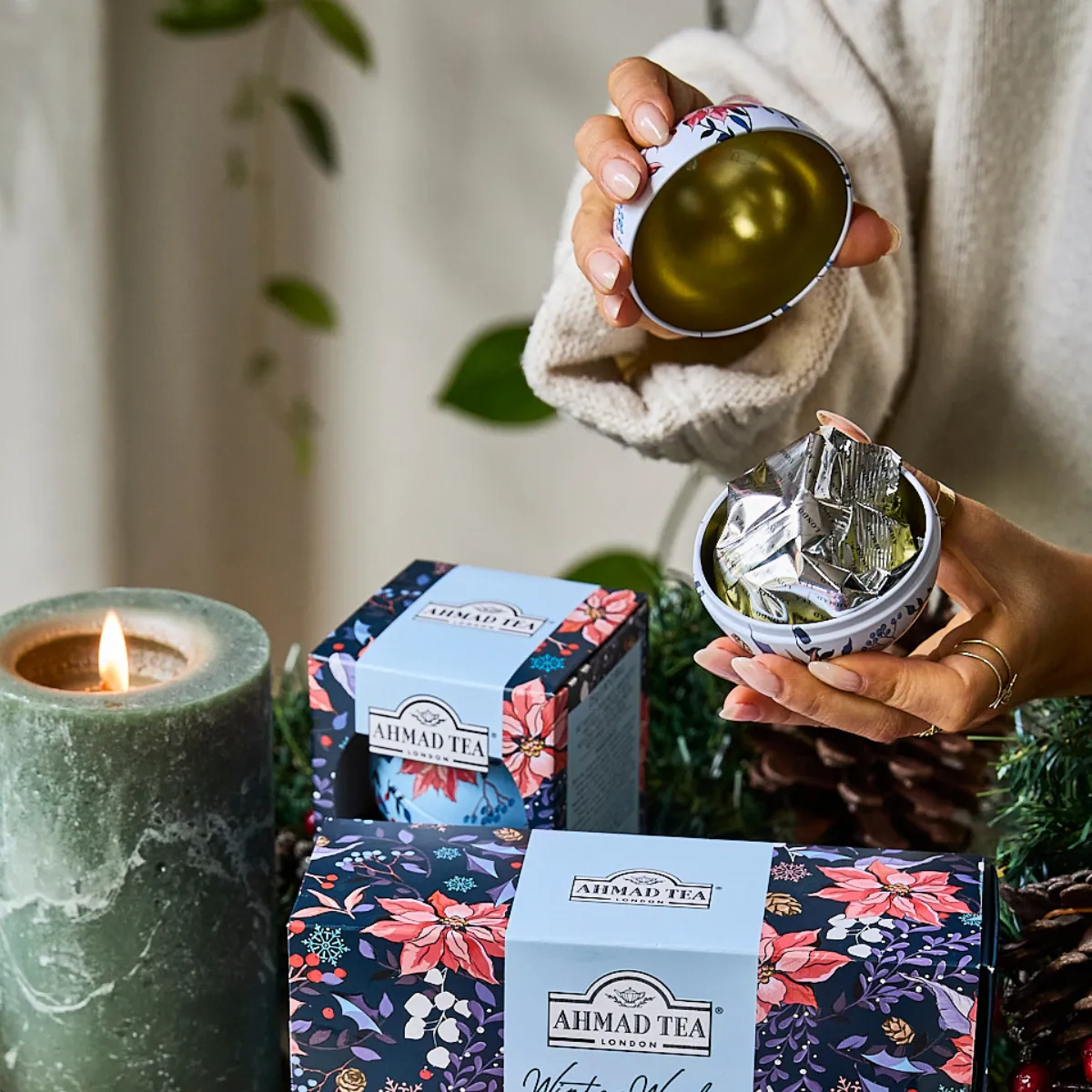 Winter Wonder Tea Ornament (English No. 1)