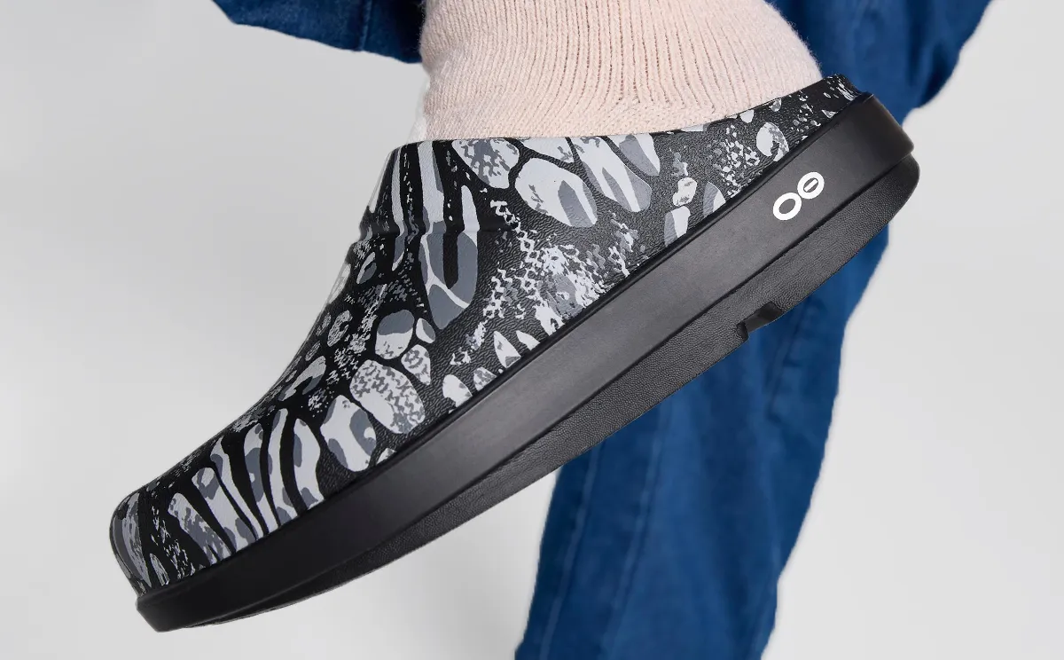 Women's OOcloog Limited Edition Clog - Combo Camo