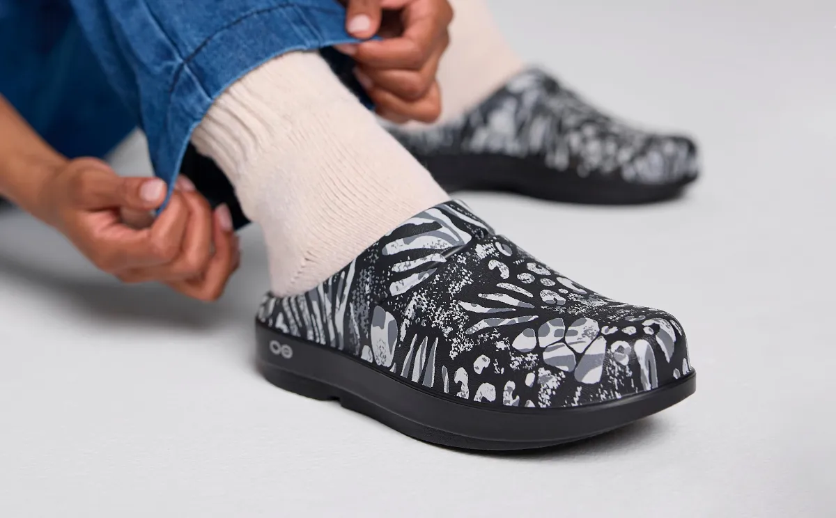 Women's OOcloog Limited Edition Clog - Combo Camo