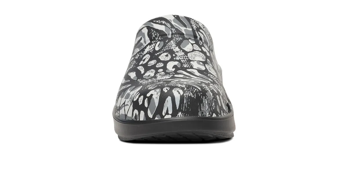 Women's OOcloog Limited Edition Clog - Combo Camo