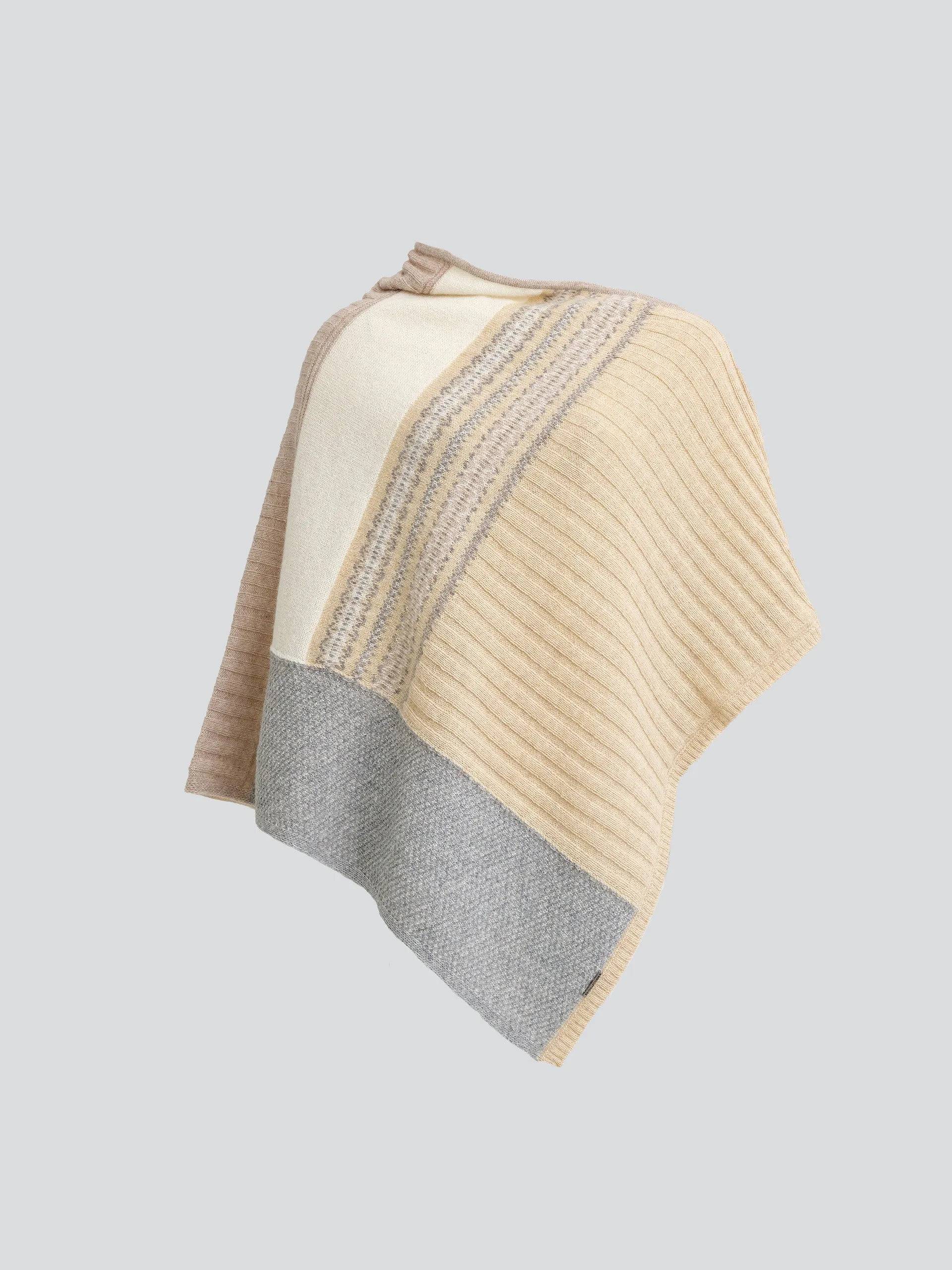 Ysadora Poncho Baby Alpaca Color Beige